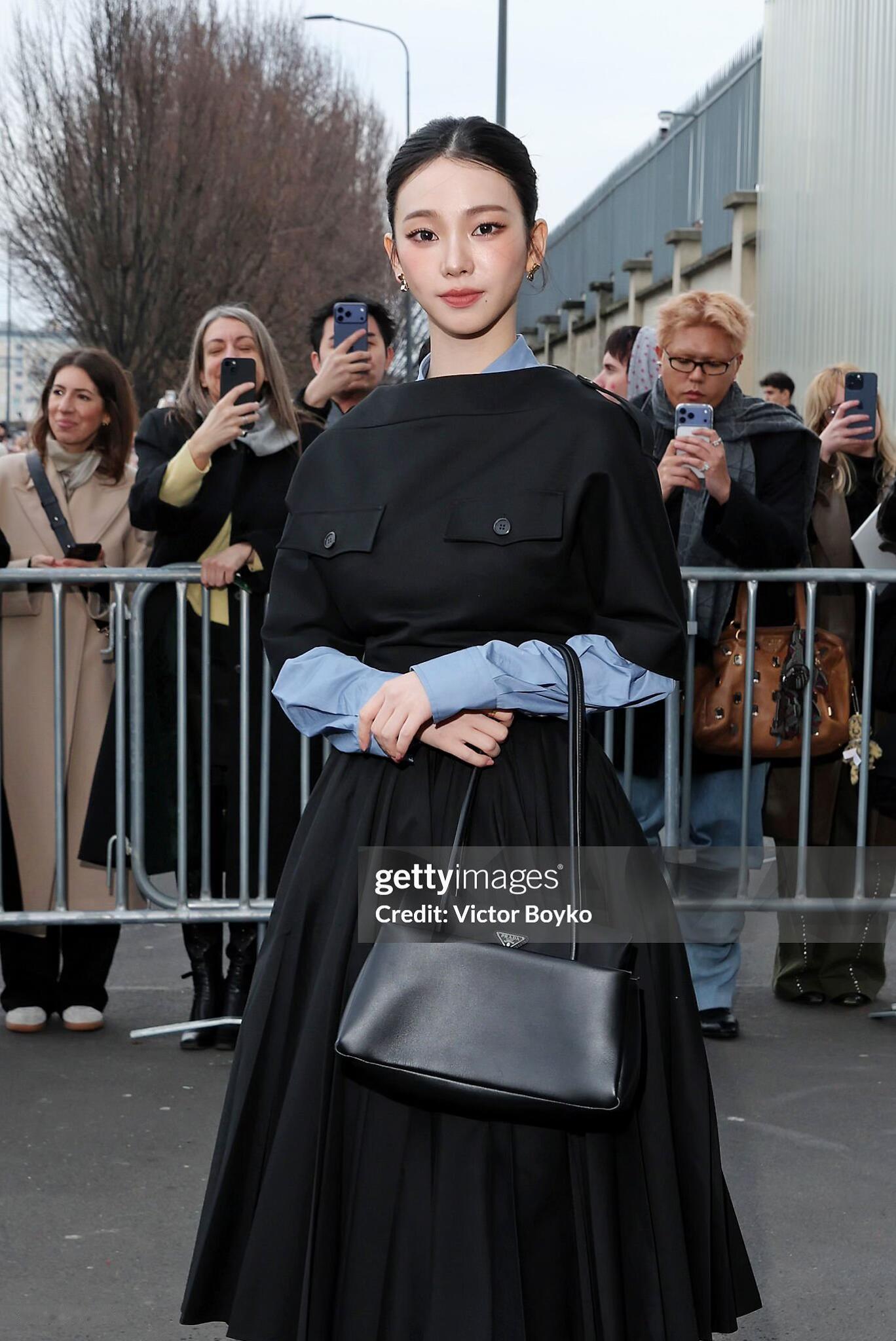 柳智敏今日米兰时装周Prada看秀造型，生图也是能打！ 