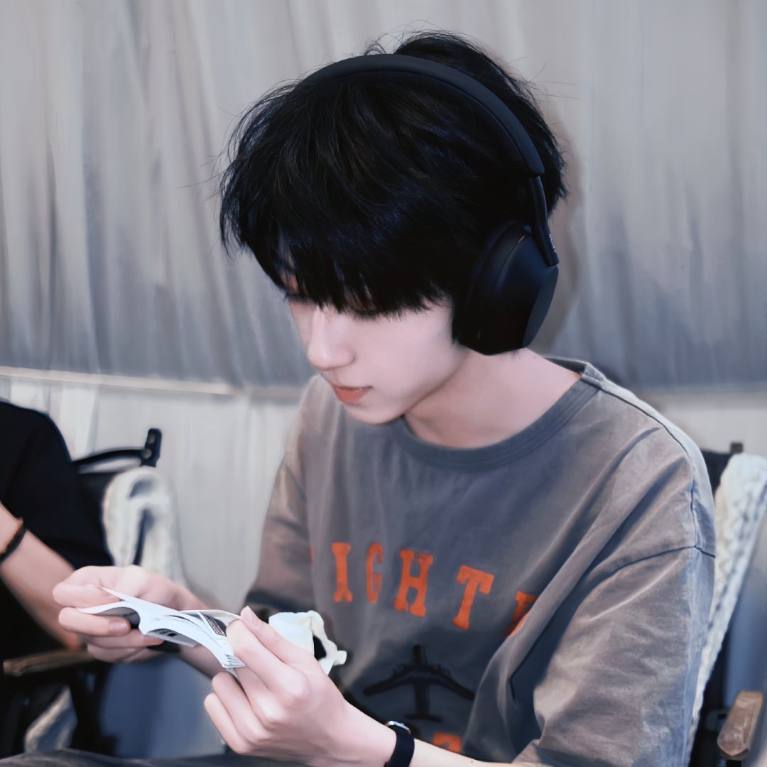 一帧一帧皆是心动💗杨博文百无聊赖 ៷>ᴗ<៷ 