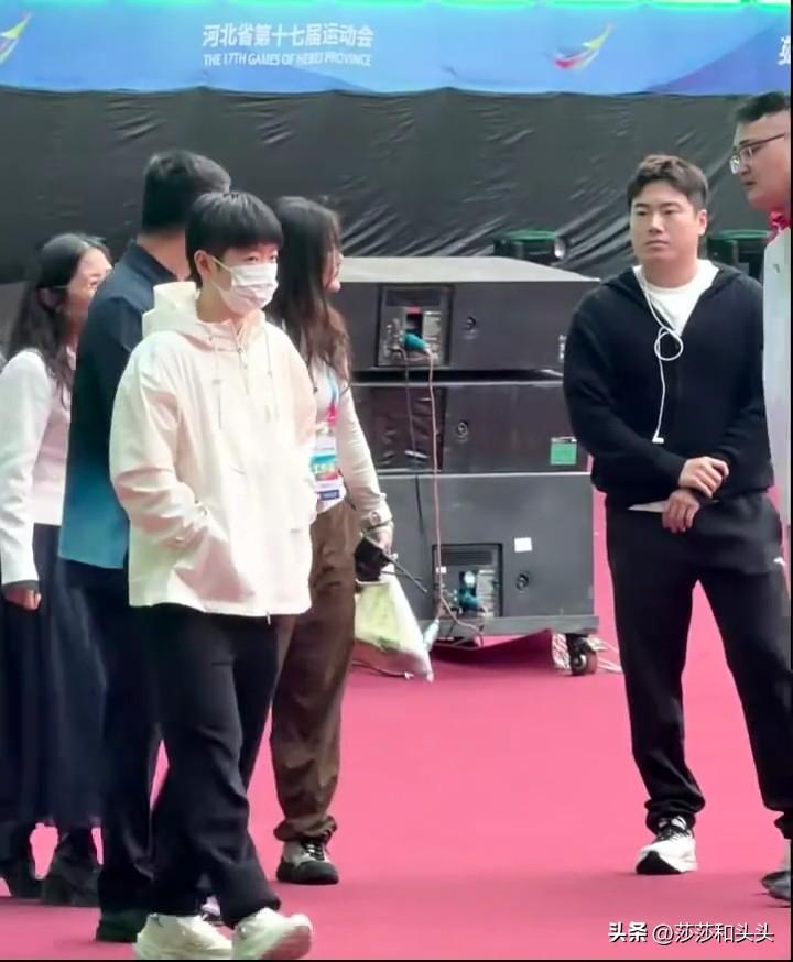 “甜豆沙”兄妹同框亮相河北省运动彩排现场，今天是要带妹妹去家乡的舞台。10.16