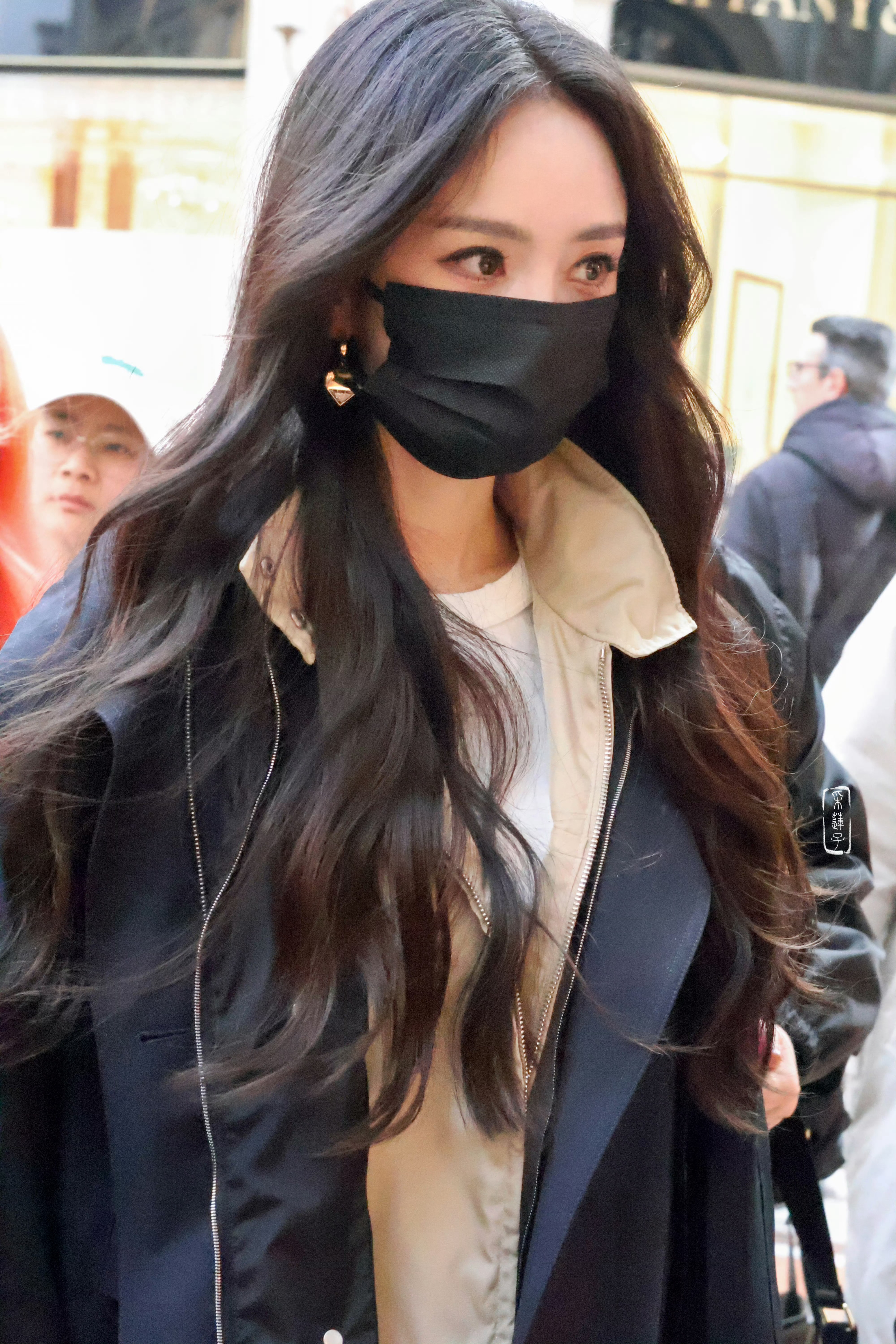 杨幂🔥无考察海外先宣空降品牌最高title🔥vogue开年刊og封面+时尚芭