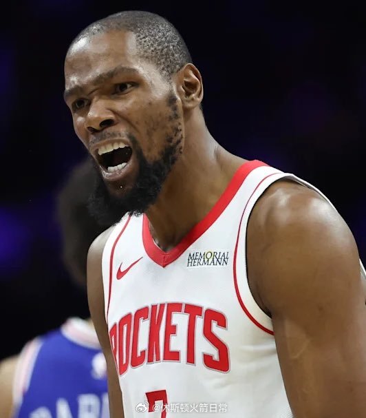 杜兰特过去6场比赛，场均上场35.5分钟，拿到29.3分6篮板5.8助攻，投篮命