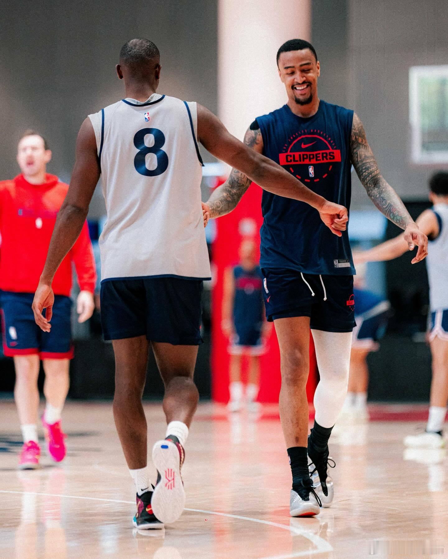 快船队表示，科怀·伦纳德的脚踝在过去一段时间里“一直困扰着他”，所以他们想让他多