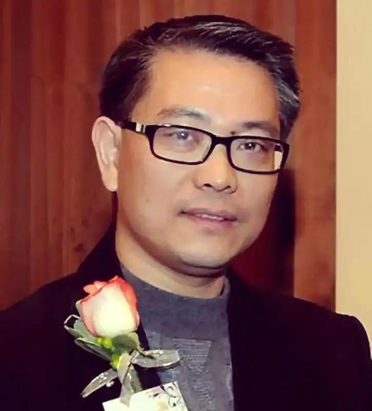 上世纪九十年代的河北商界，提起程慕阳，不少老板心里都发紧。他是当时河北省委书记程