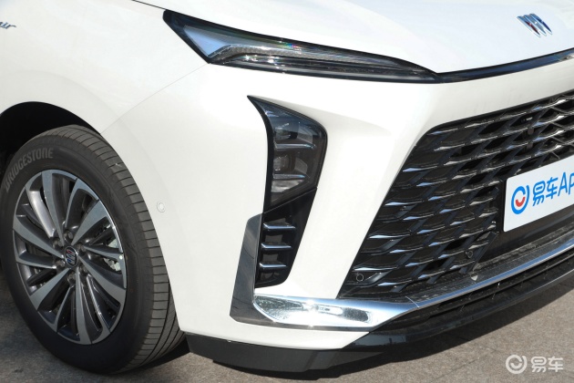 [小鲨帮选车]别克放大招了，简洁大气的造型 别克GL8实车