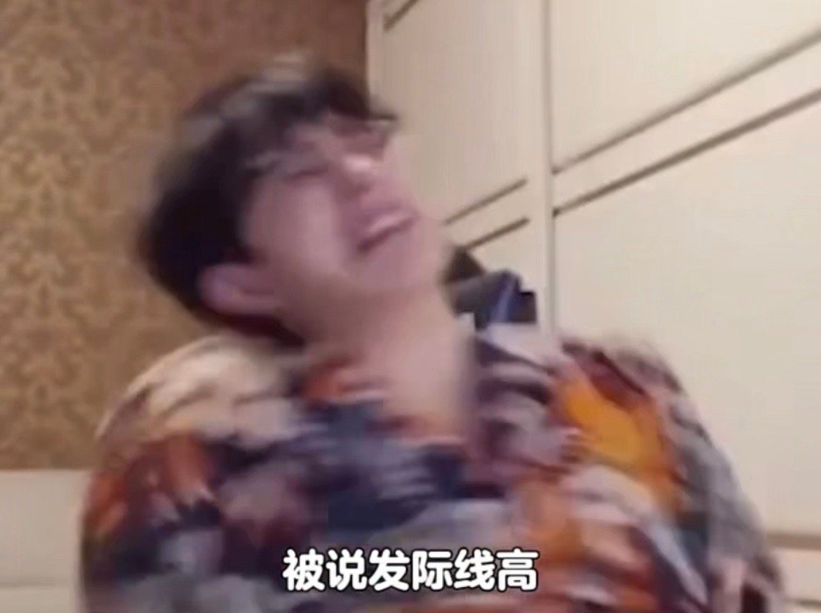 敖瑞鹏 早期抽象手拿把掐 敖瑞鹏深知，岁月如梭，自己已不再是那个青涩的少年。他强