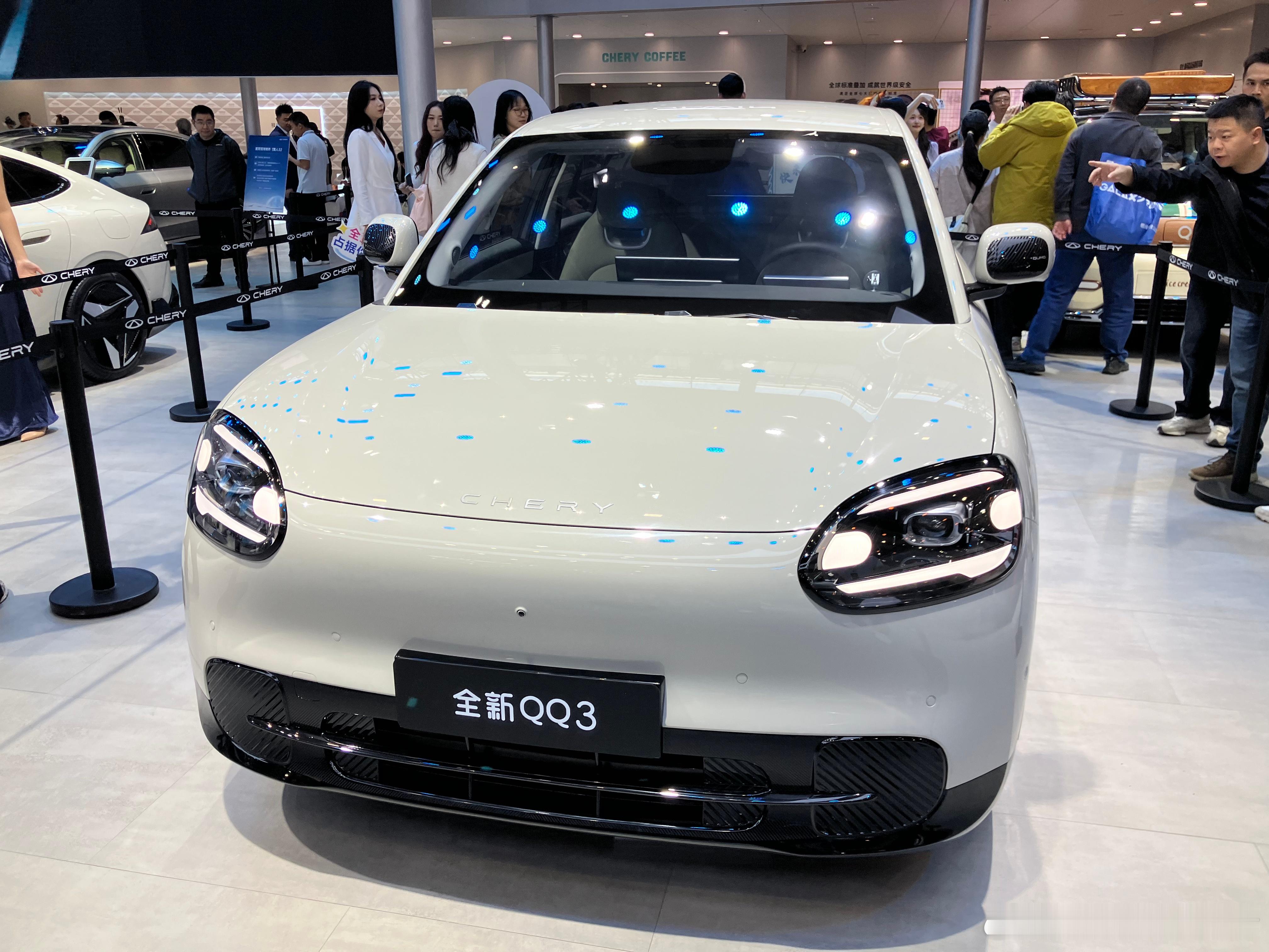 以纯电身份回归奇瑞 QQ3 也来广州车展了，不是首秀，但话题度依旧很高。整体看，