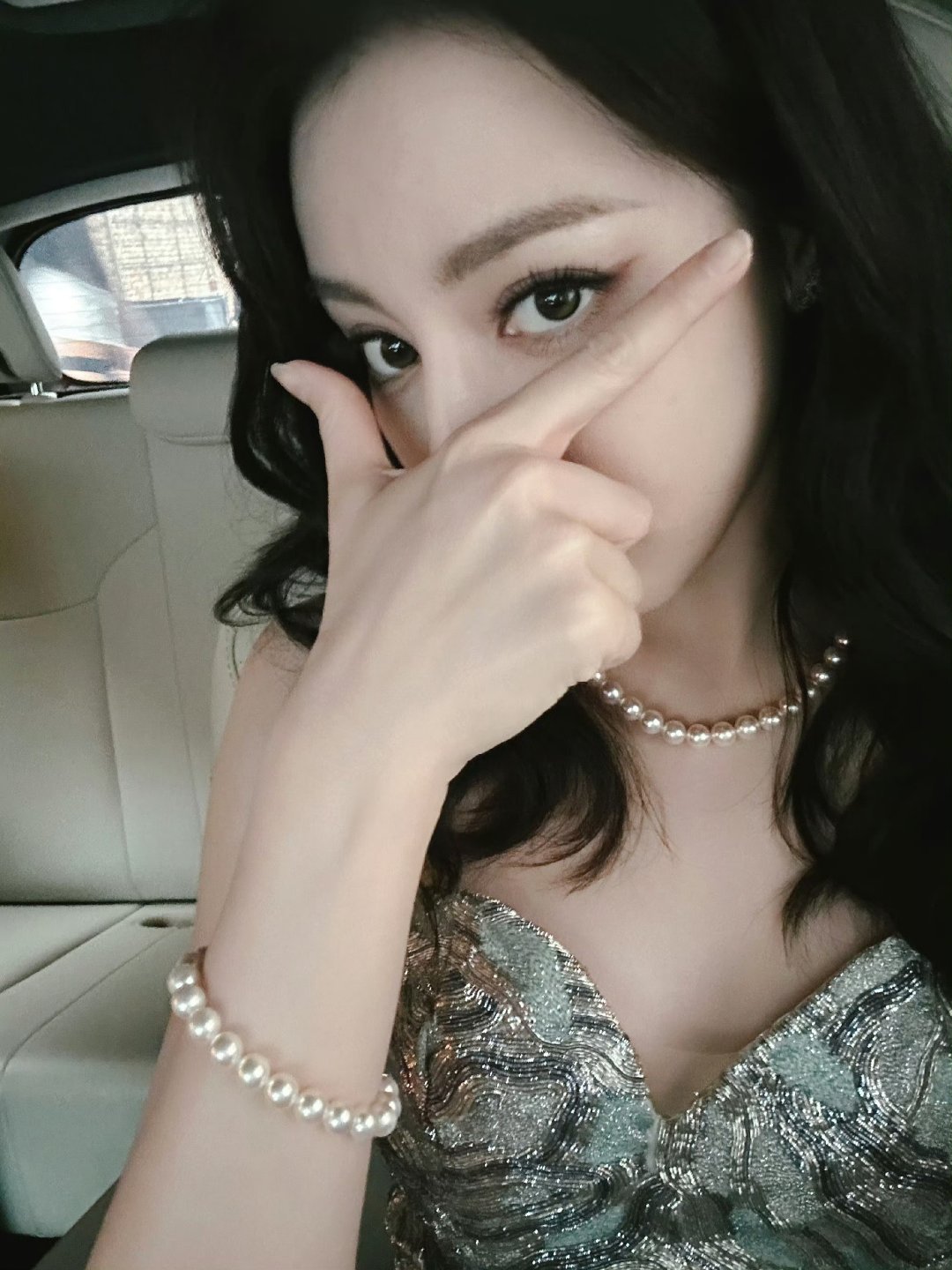 迪丽热巴白凤九 dlrb迪丽热巴功夫女足 dlrb迪丽热巴钰珑 “比起你人尽皆知