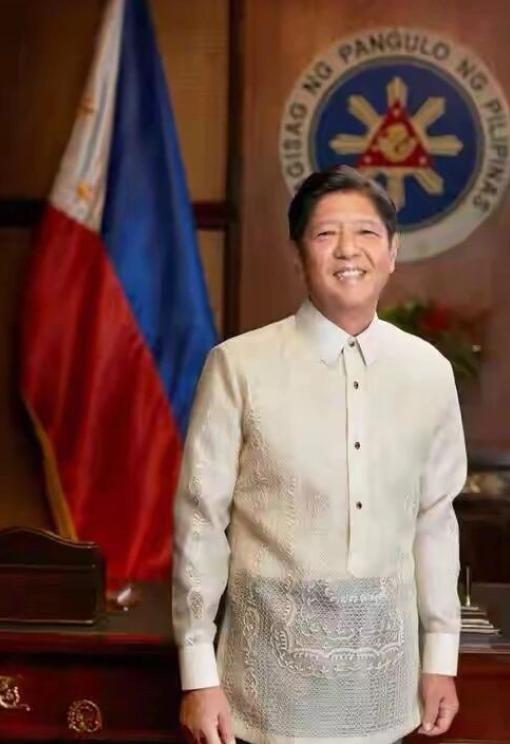 联合早报今天报道：中国官媒《人民日报》发文批评并质问菲律宾：“侵犯邻国利益时毫无