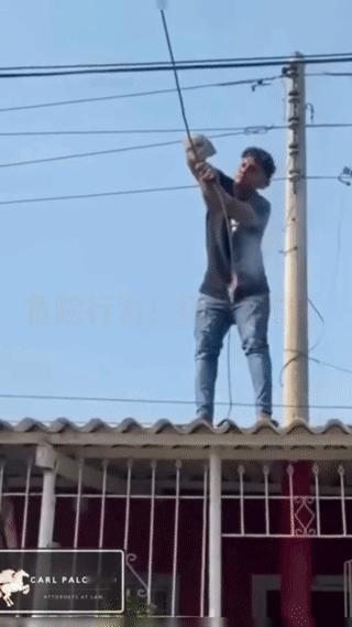 为什么说印度电工是世界上技术水平最好的电工？
因为他们竟然敢带电进行维修操作？