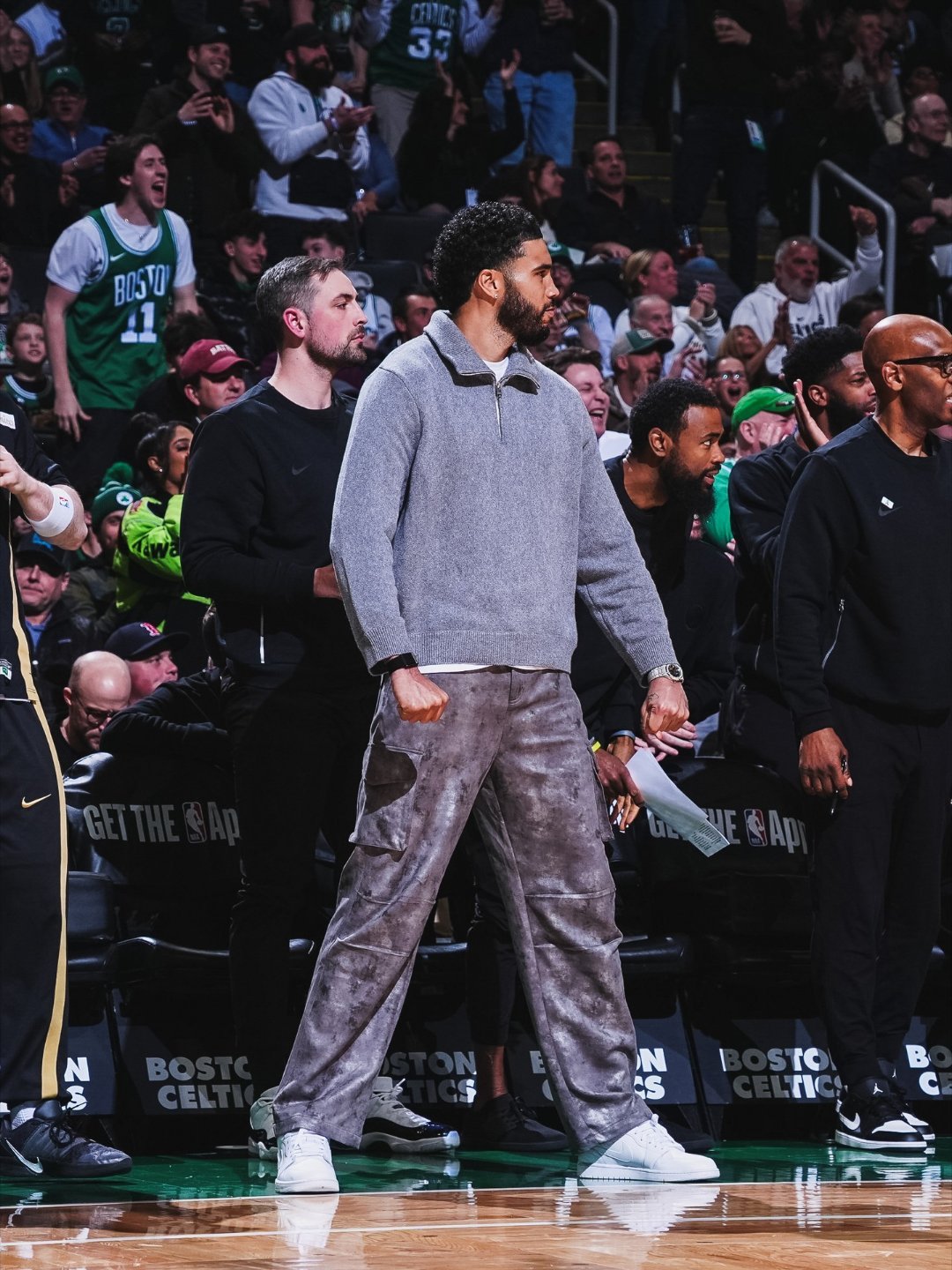 不是，怎么，真的要来啊？据著名记者Shams报道，塔图姆将在本赛季回归，他可能在