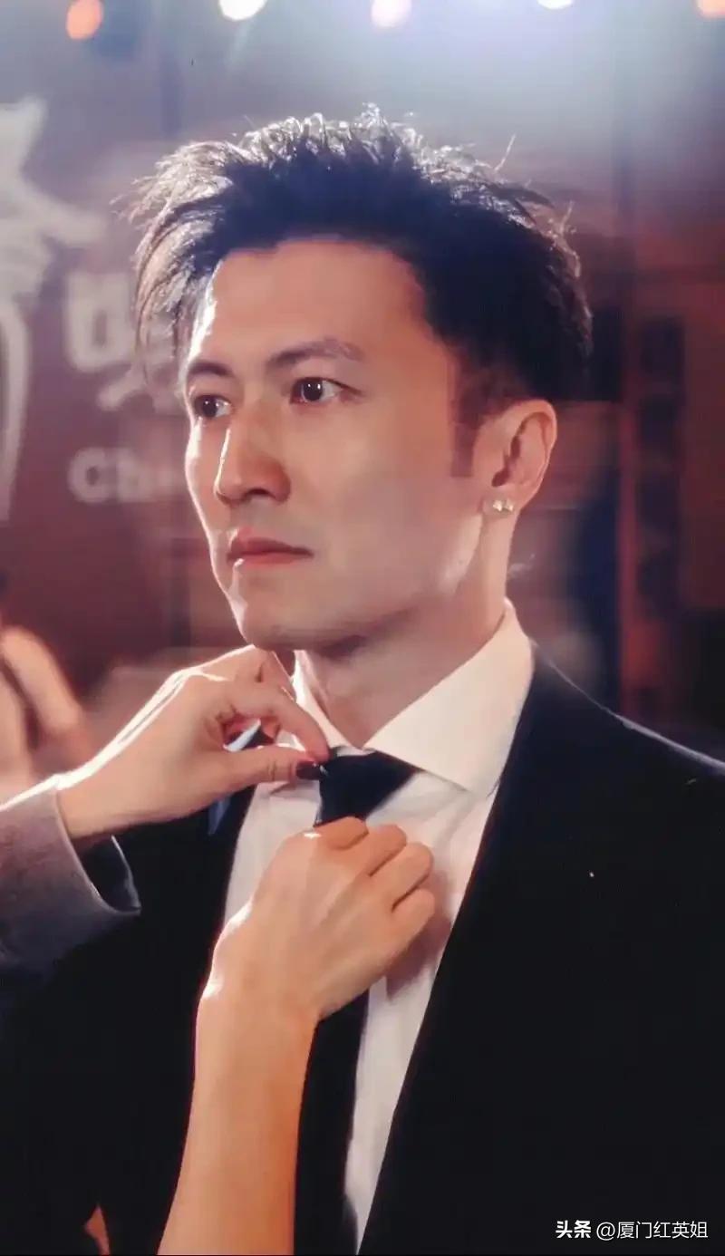 如果不是看到谢霆锋亲自发文证实
我还不敢相信
毕竟此前多次传闻
香港一代红星“四