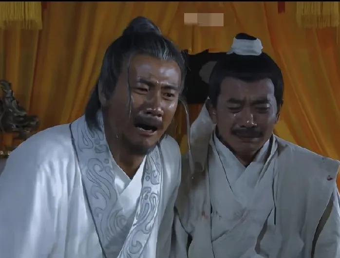 剧雪版的马皇后走后，胡军的表演方式让人身临其境。
胡军演的朱元璋先是不敢置信，跑