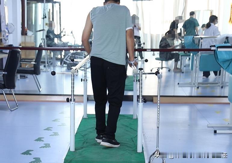 偏瘫患者功能障碍分类：
 
第一类:原发并发症，是由病灶的部位决定的，如视野障碍
