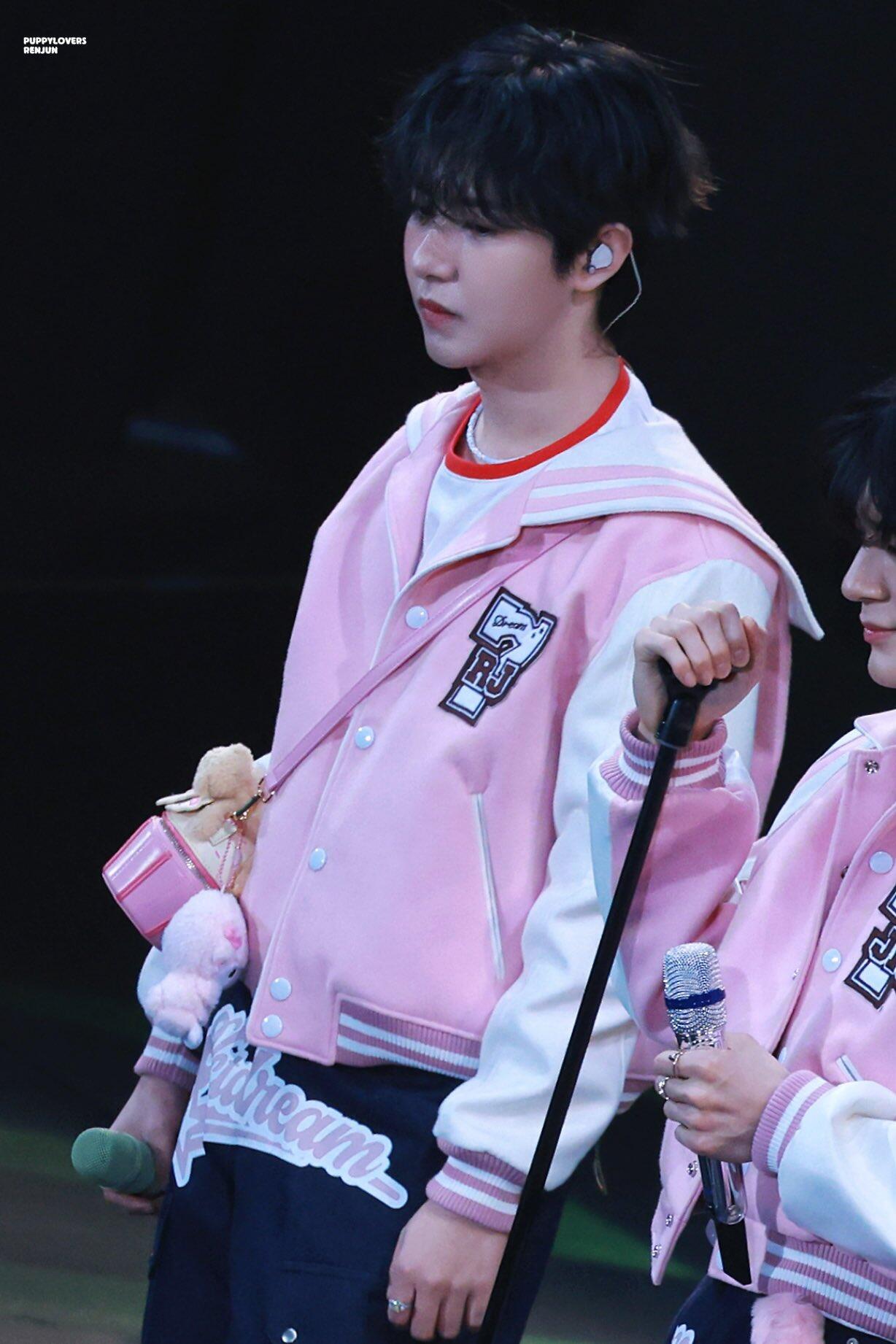 黄仁俊[超话]   hrj  黄仁俊  🍑那些不能忽视的水蜜桃大福 