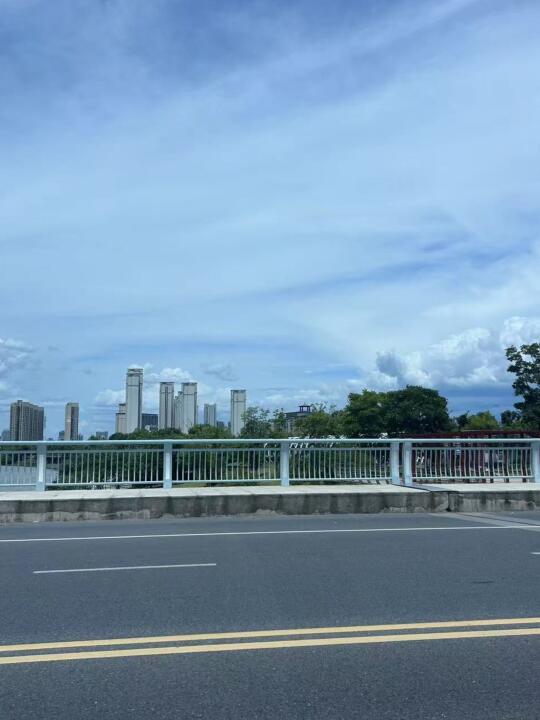 我爱看云卷云舒的天空☁️