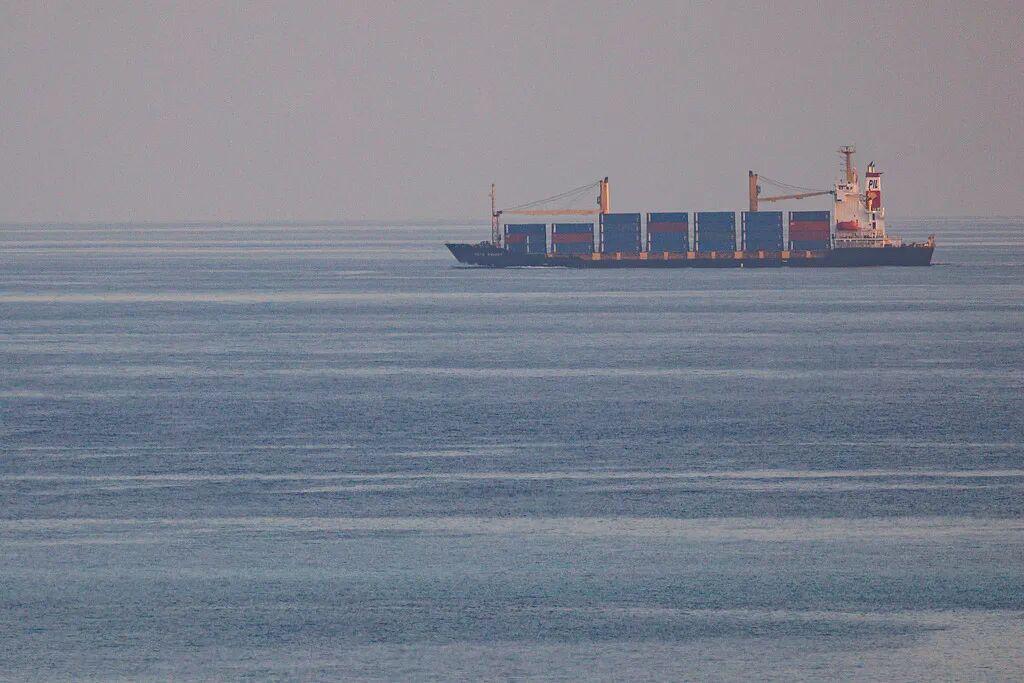 大战一触即发！伊朗突然下达最高警告，曼德海峡全面戒备，全球航运要变天
 
突发重