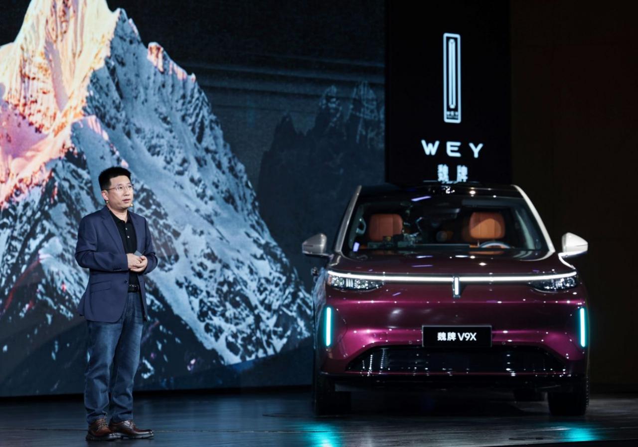 4月17日，魏牌V9X开启预售，推出3款车型，预售价37.18-41.18万元。