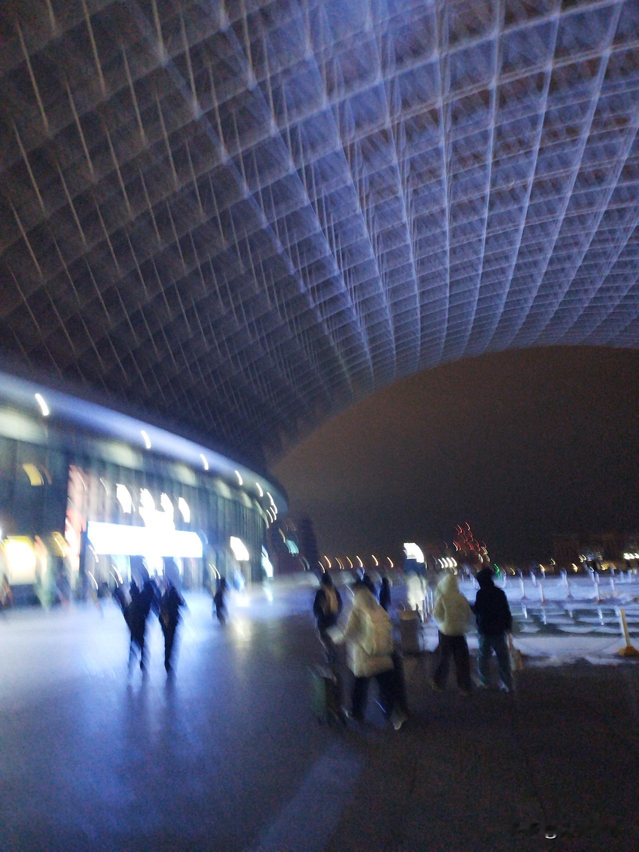 现从烟台回青岛，今天送别一位长辈最后一程，心情不好，喝到情绪失控！
感叹人生无常