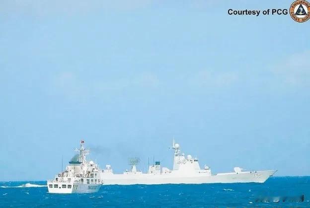 打得一拳开，免得百拳来
菲律宾大肆宣传仲裁裁决九周年之际，中国军舰和海警同时现身