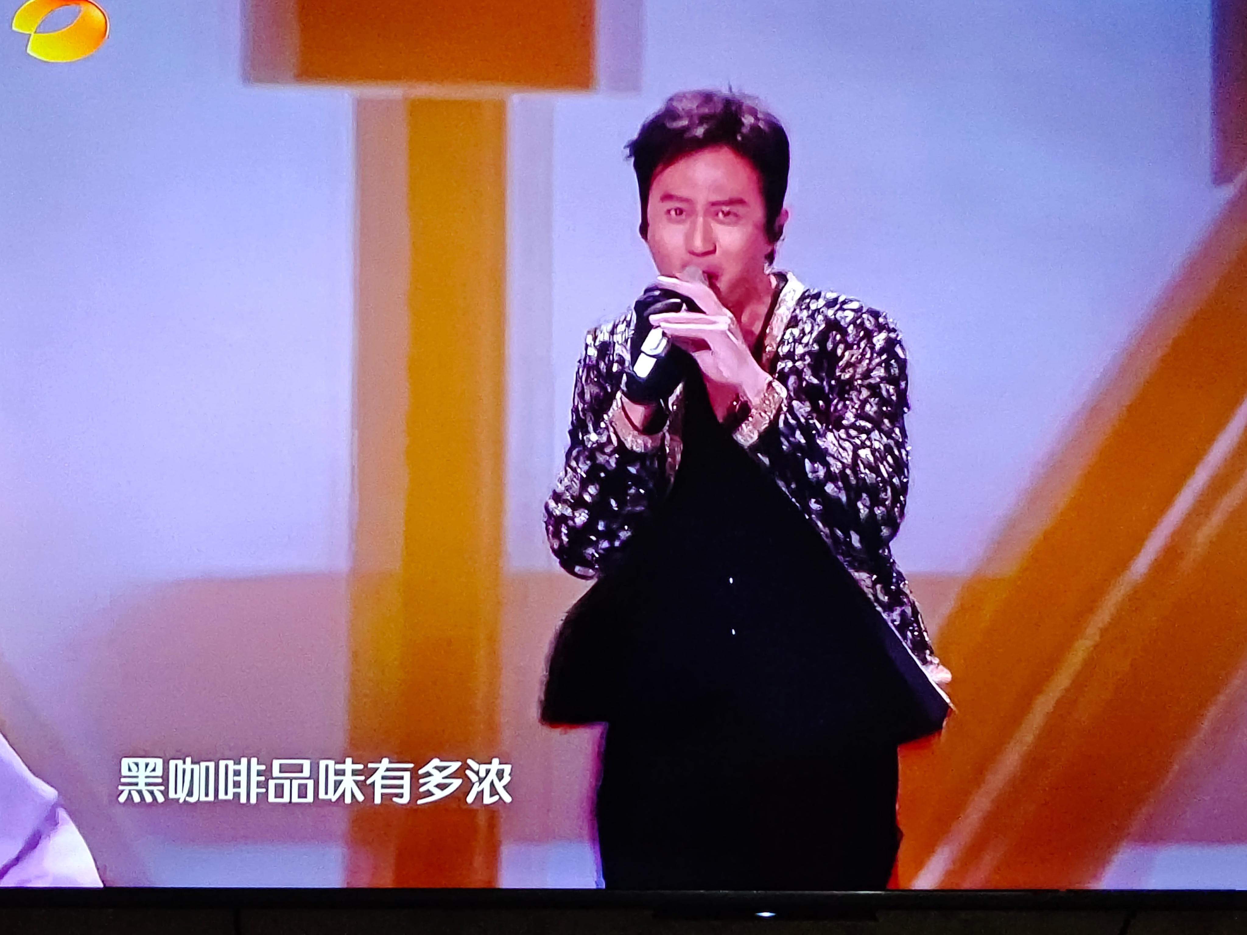 邓超 真唱秒了邓超是真松弛，也是真油腻，又偷穿了孙俪的衣服吗？ 成都·金沙