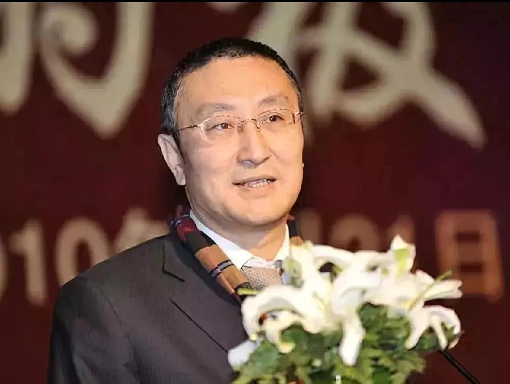 著名财经评论员吕定波谈中国股市，他认为:世界上其他国家股市对散户都是T+0，机构