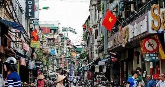 前两天我在淮北的工作室里扒外网数据，看到一个把外媒直接整高潮的帖子。

一个美国