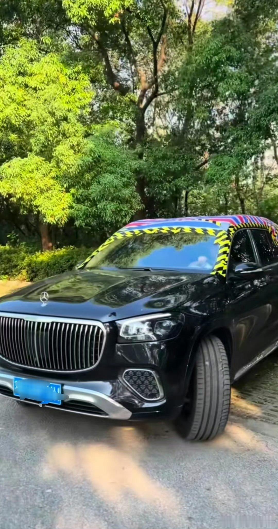 #同时拥有迈巴赫和自卑#心疼这个车主一分钟[允悲]不过想起一句话：维权路漫漫，