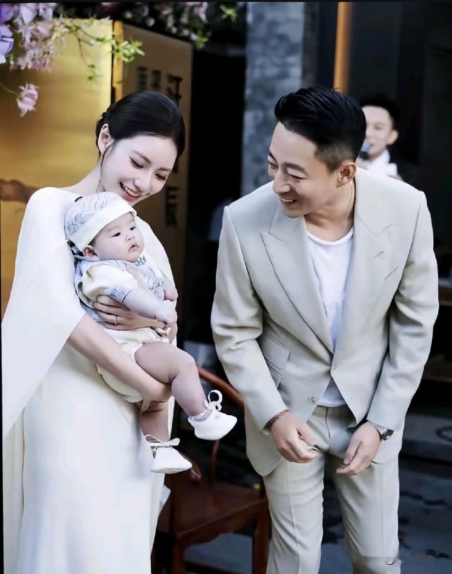 从全网争议到人生赢家！汪小菲的逆袭，藏在百日宴的笑容里
 
6月6日，汪小菲与妻