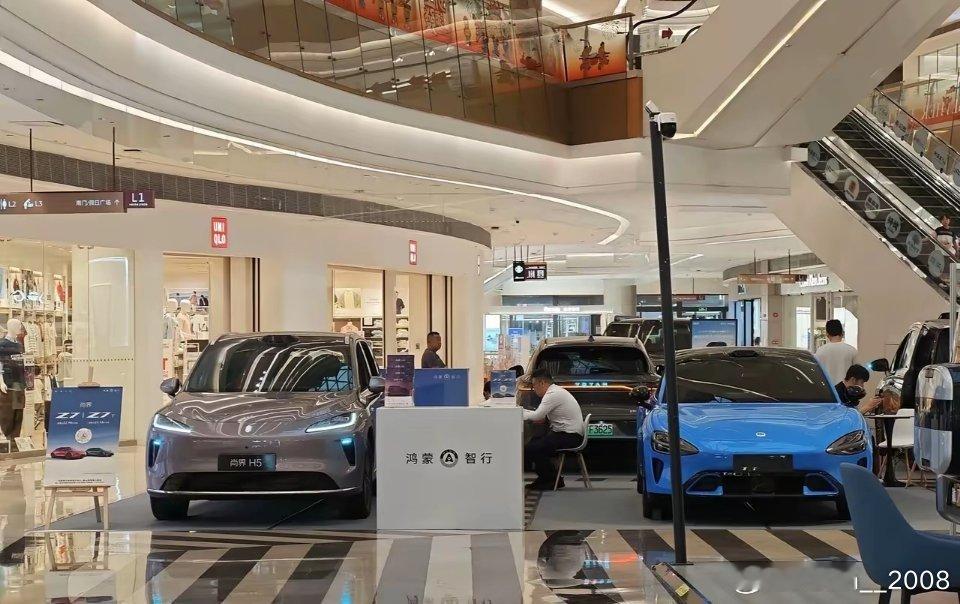 为啥尚界的展台还有小米SU7啊？ 