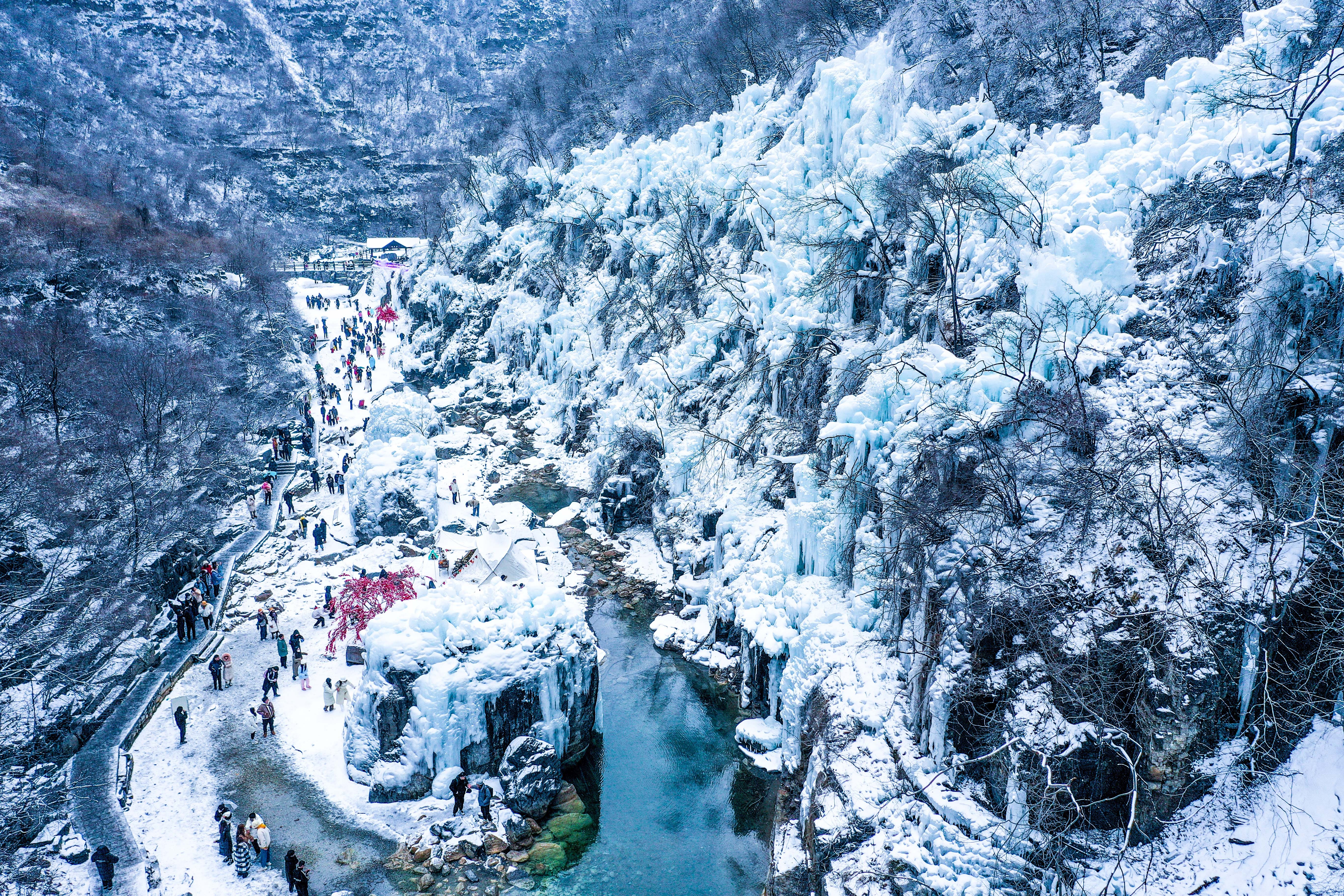 #雪后的云台山美如仙境# 3000米冰瀑峡谷，你有没有想念呀~#王维诗里的云台山