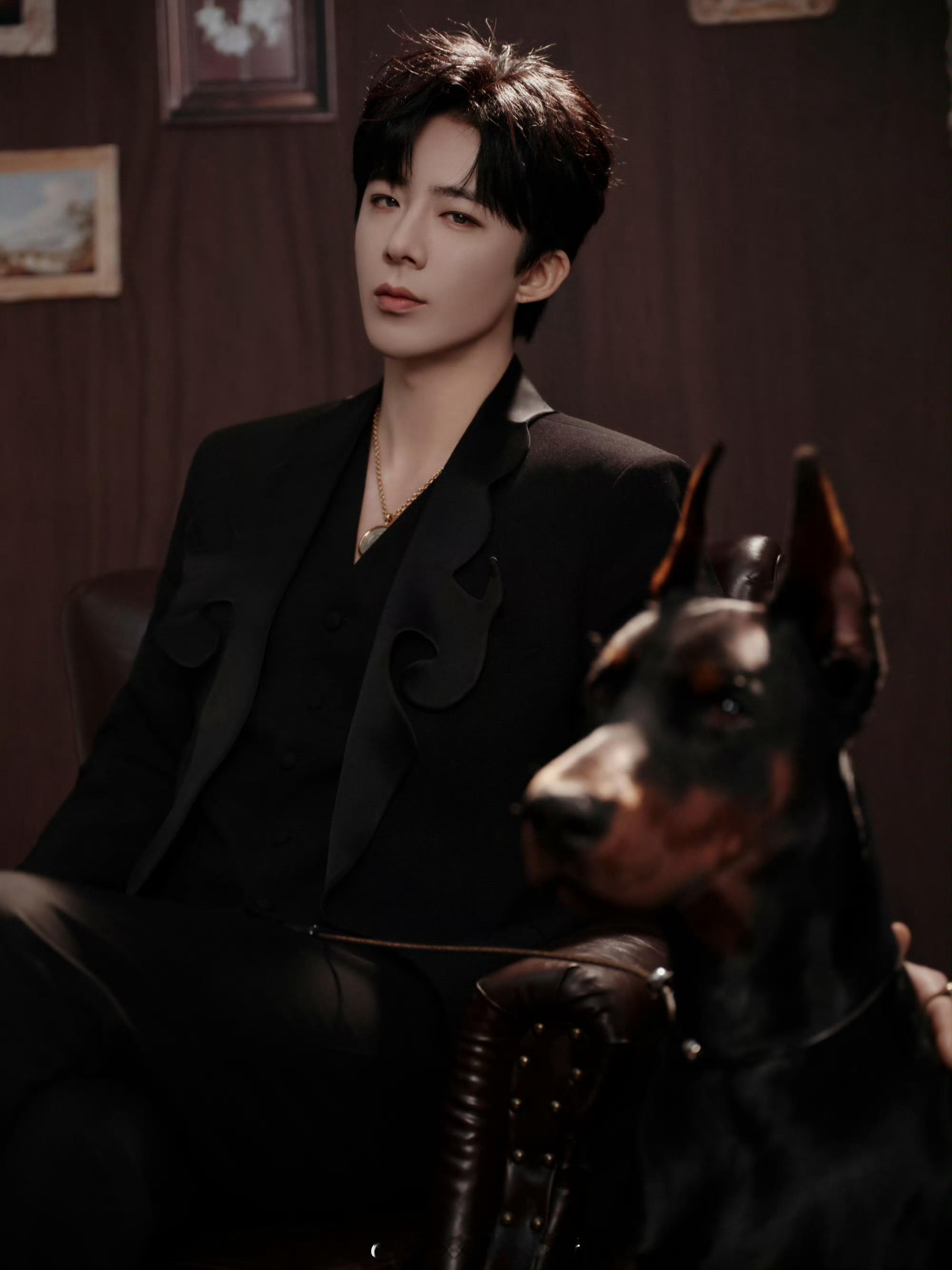 刘宇宁 陈飞宇星光大赏红毯出图 又高又帅的代表 