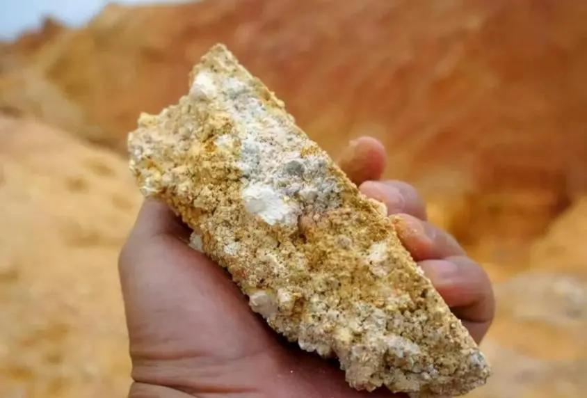 美国议员公开认输：政策失败、技术落后，稀土战还能翻身？
美国国会最近开了个会，吉