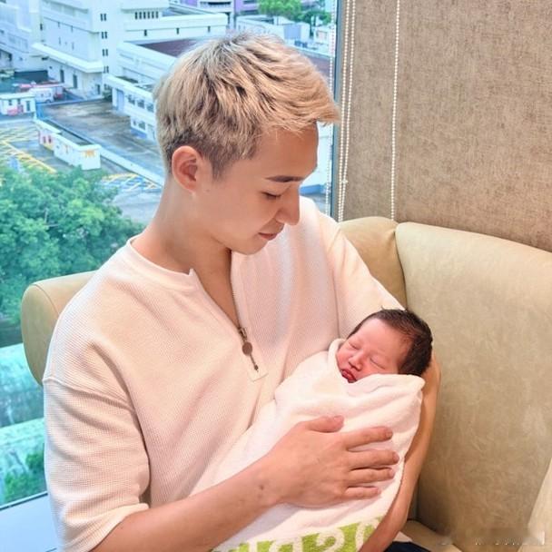 「TVB新駙馬」容天佑升呢做爸爸 億萬千金老婆誕7.7磅巨B女.30歲無綫小生容