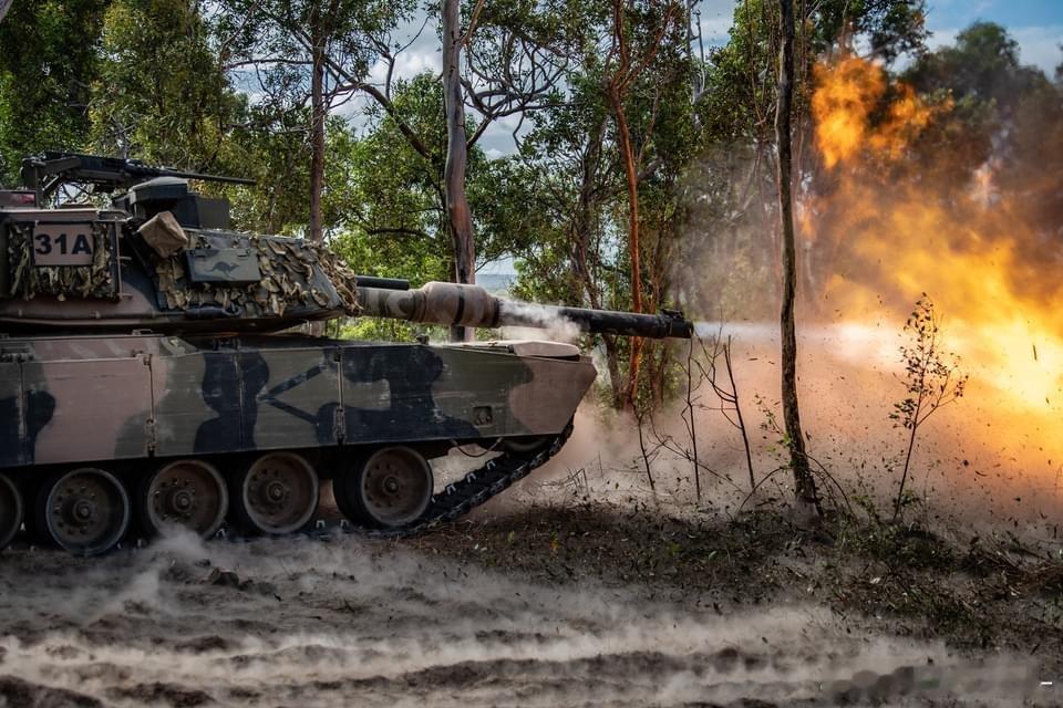 训练中的土澳陆军M1A1#坦克装甲车辆##外军影像##武器装备# ​​​