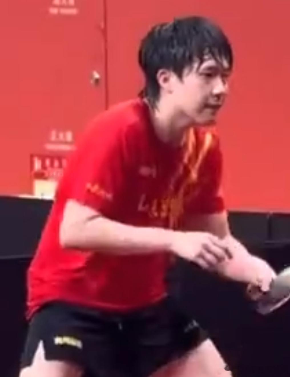 王楚钦练到大汗淋漓浑身湿透 大头哥哥真的很努力[笑cry] ​​​