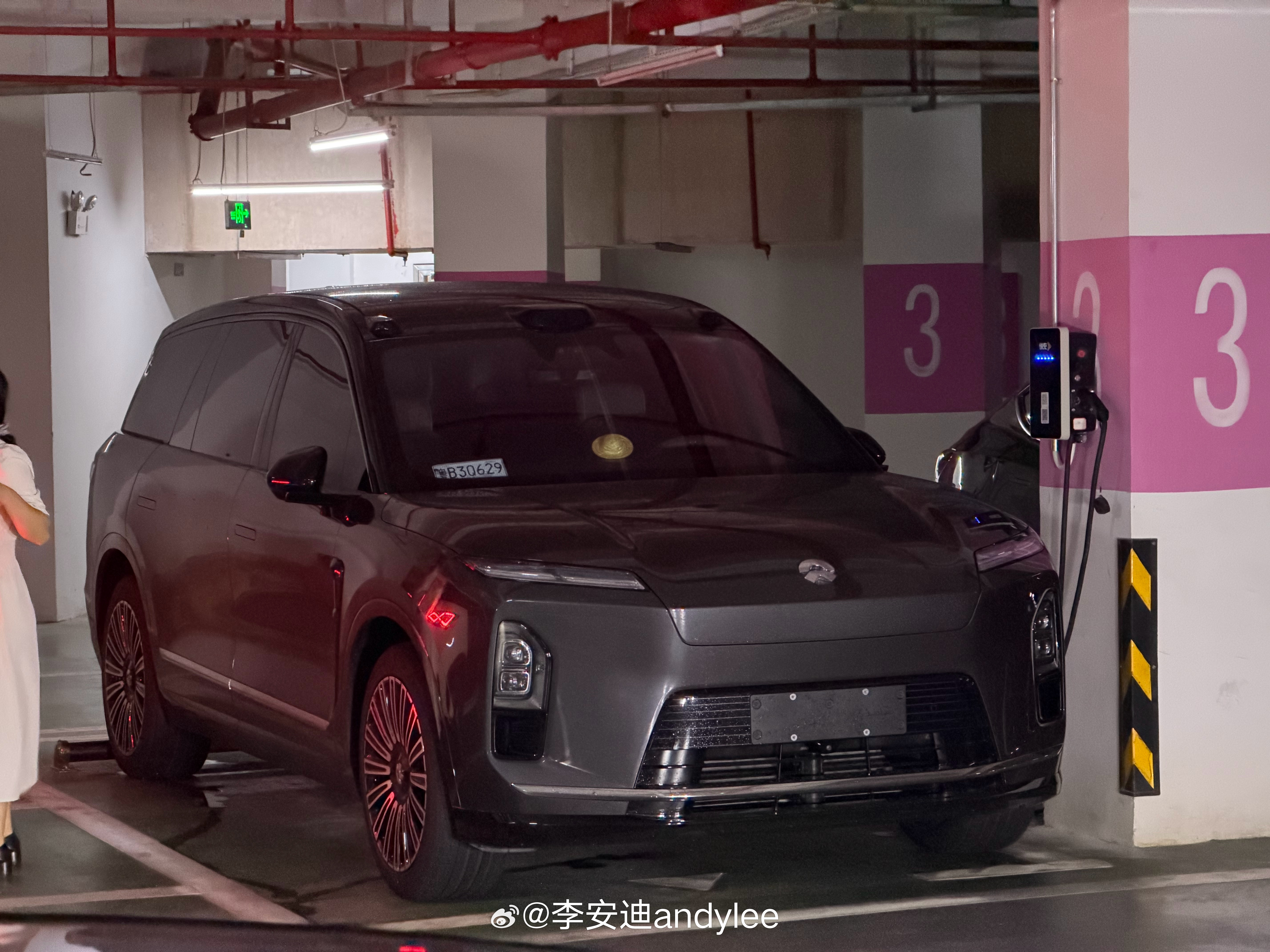小区又多了台ES8,我已经记不清多少台了蔚来全新es8
