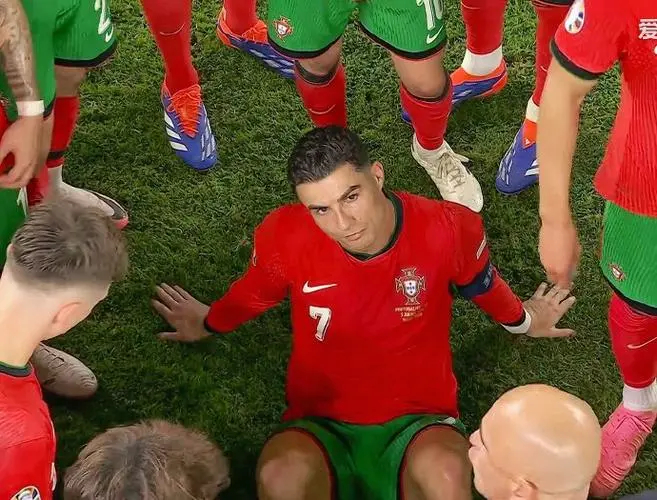 足球比赛中出现过哪些“世界名画”（请带图发） 