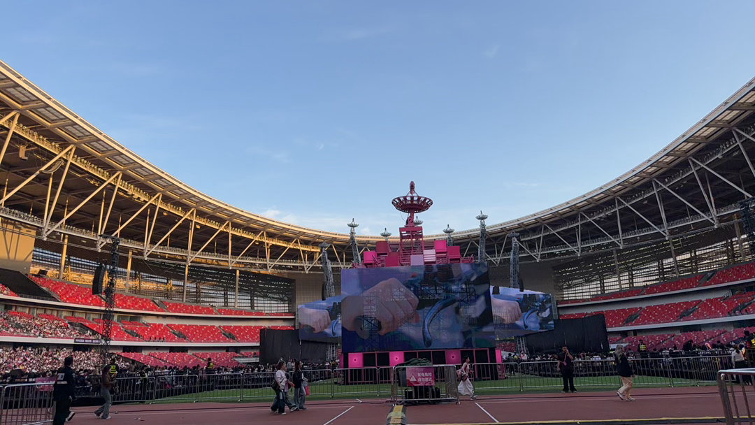准备好啦！今年的第一次演唱会见面！虽然南京音乐节也见了一次，虽然这次开到的内场位