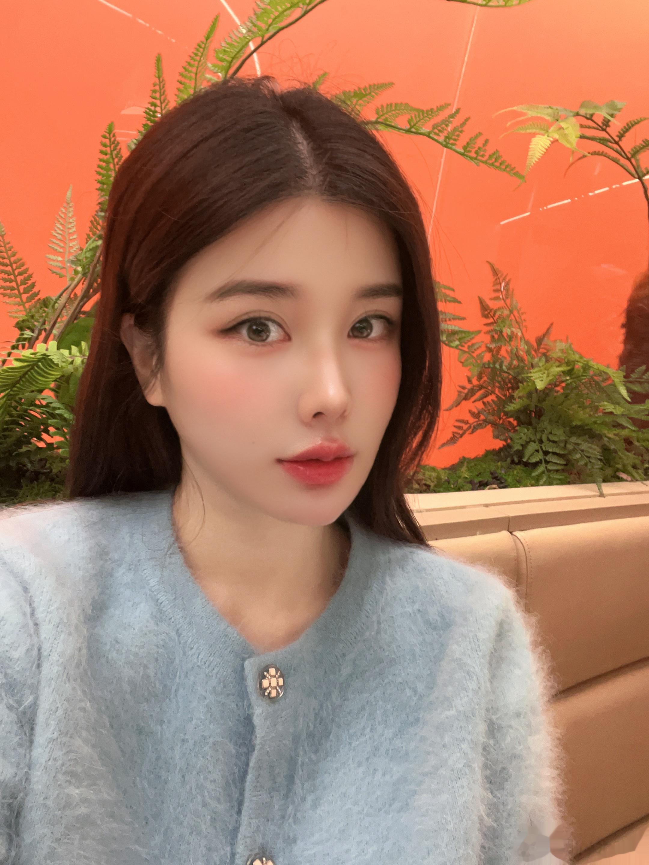 人生到处知何似，应是飞鸿踏雪泥。  ​​​
