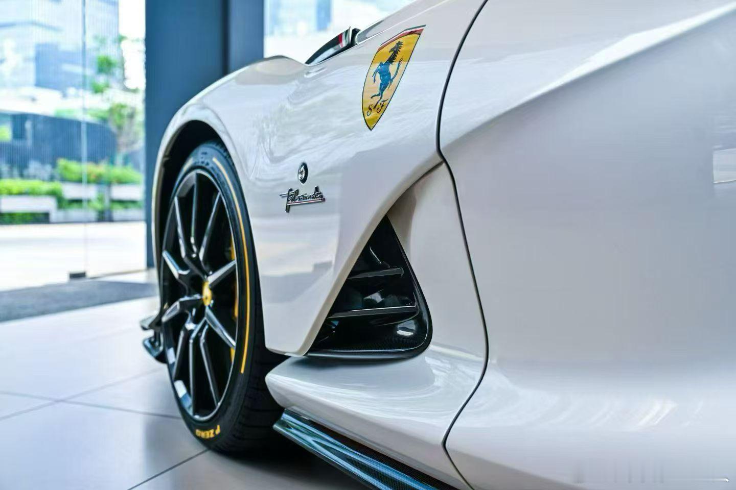 法拉利812competizione  Tailormade，选配300多万，仅