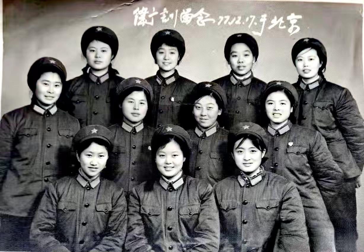 穿过六五式军装的人
穿过六五式军装的人大多都是1985年以前参军入伍的，最小年龄