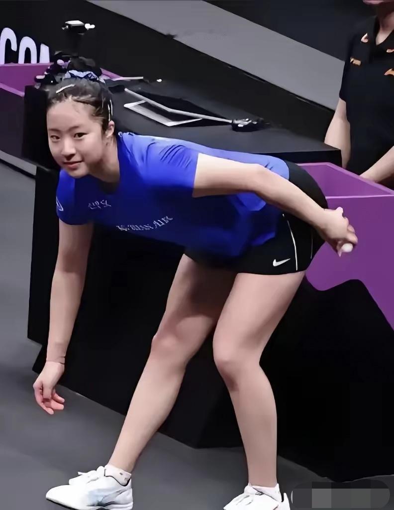 关于申裕斌小妮子，我有 3 个“不解疑问”：

作为一个韩国女孩，在中国咋有这么