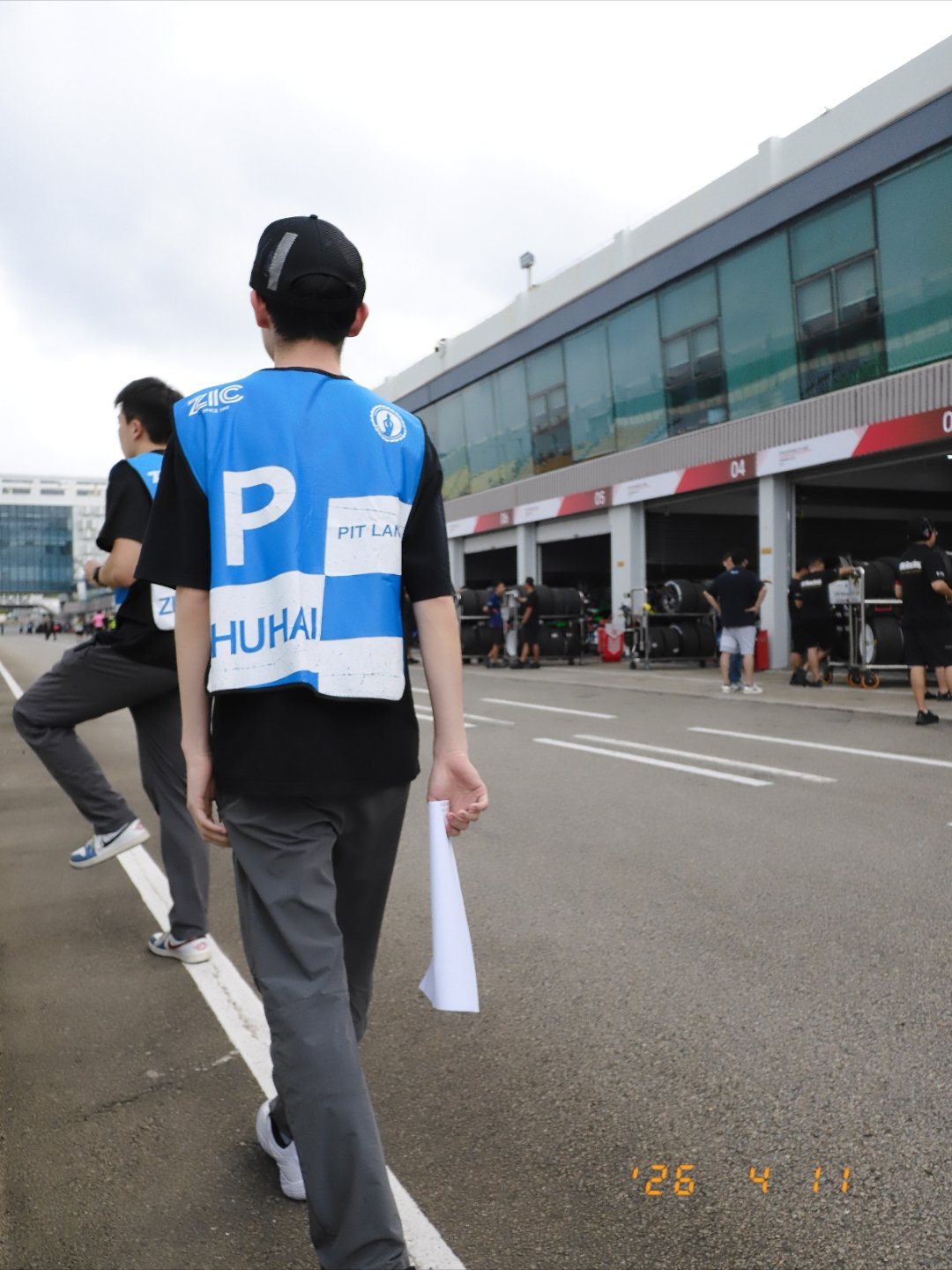 张雪说自己欠公司3000万听完整点，其实是股权激励池，吸引和稳住核心人员。张雪经