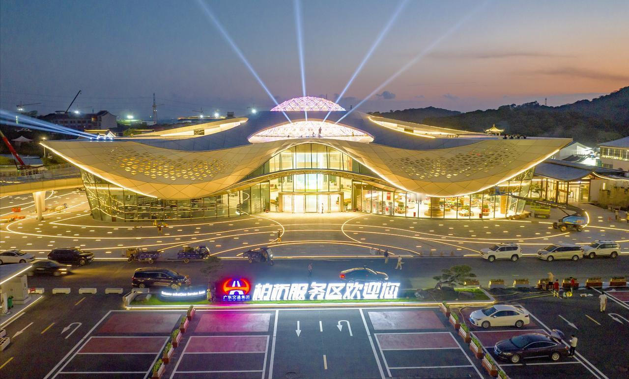 2025年5月20日开通的包茂高速，茂名斥资十几亿打造的包茂高速柏桥荔枝文化主题