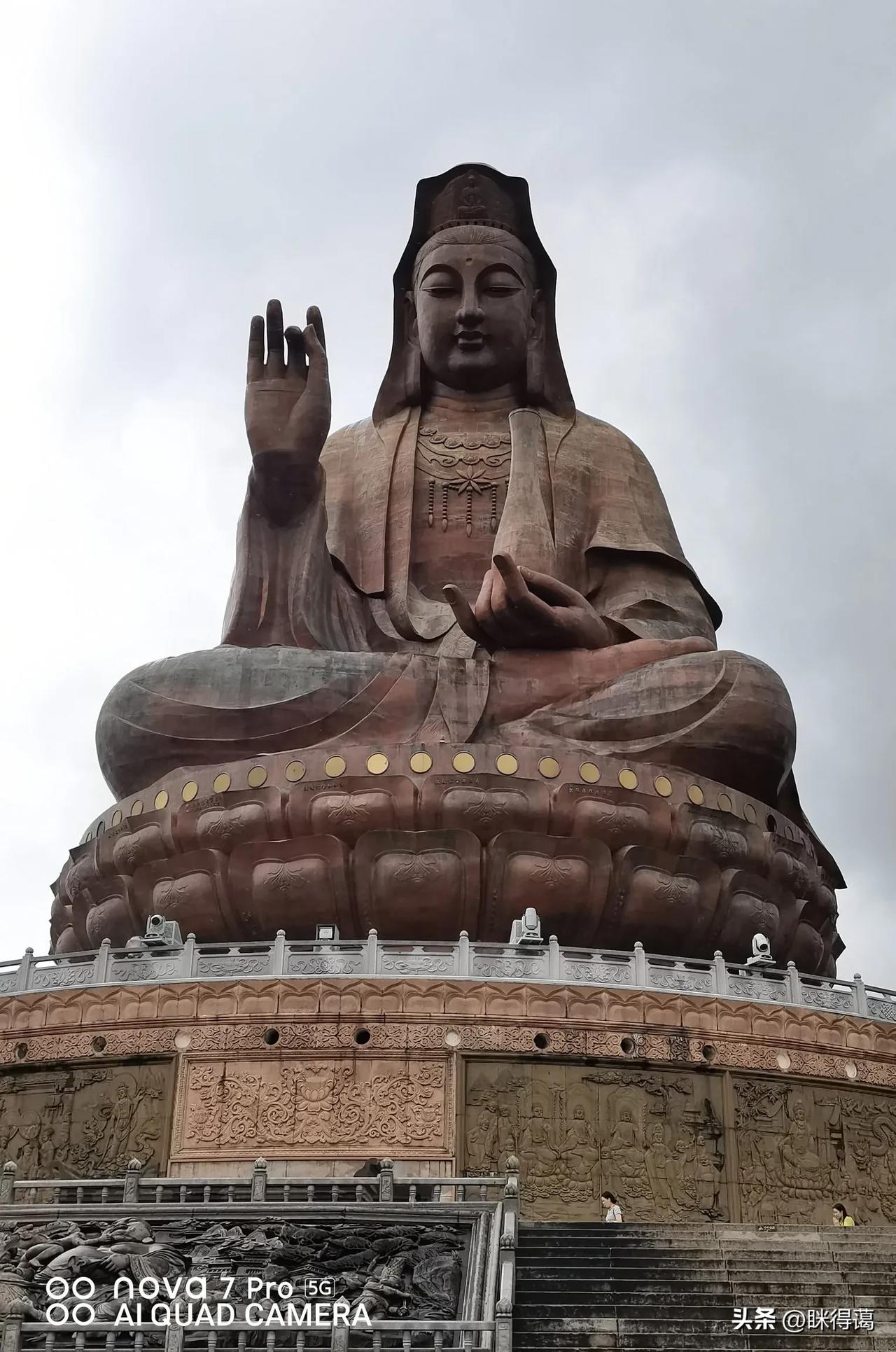 去寺庙道观敬拜的，多为三种人:

1、以游山玩水的心态，到此一游

2、有所求！