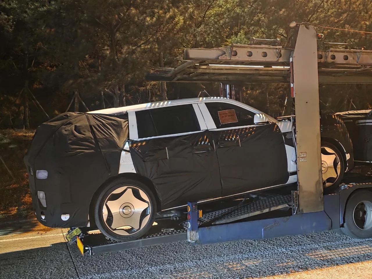 【捷尼赛思GV90 搭载24英寸超大轮胎！】
捷尼赛思旗舰 SUV——GV90，