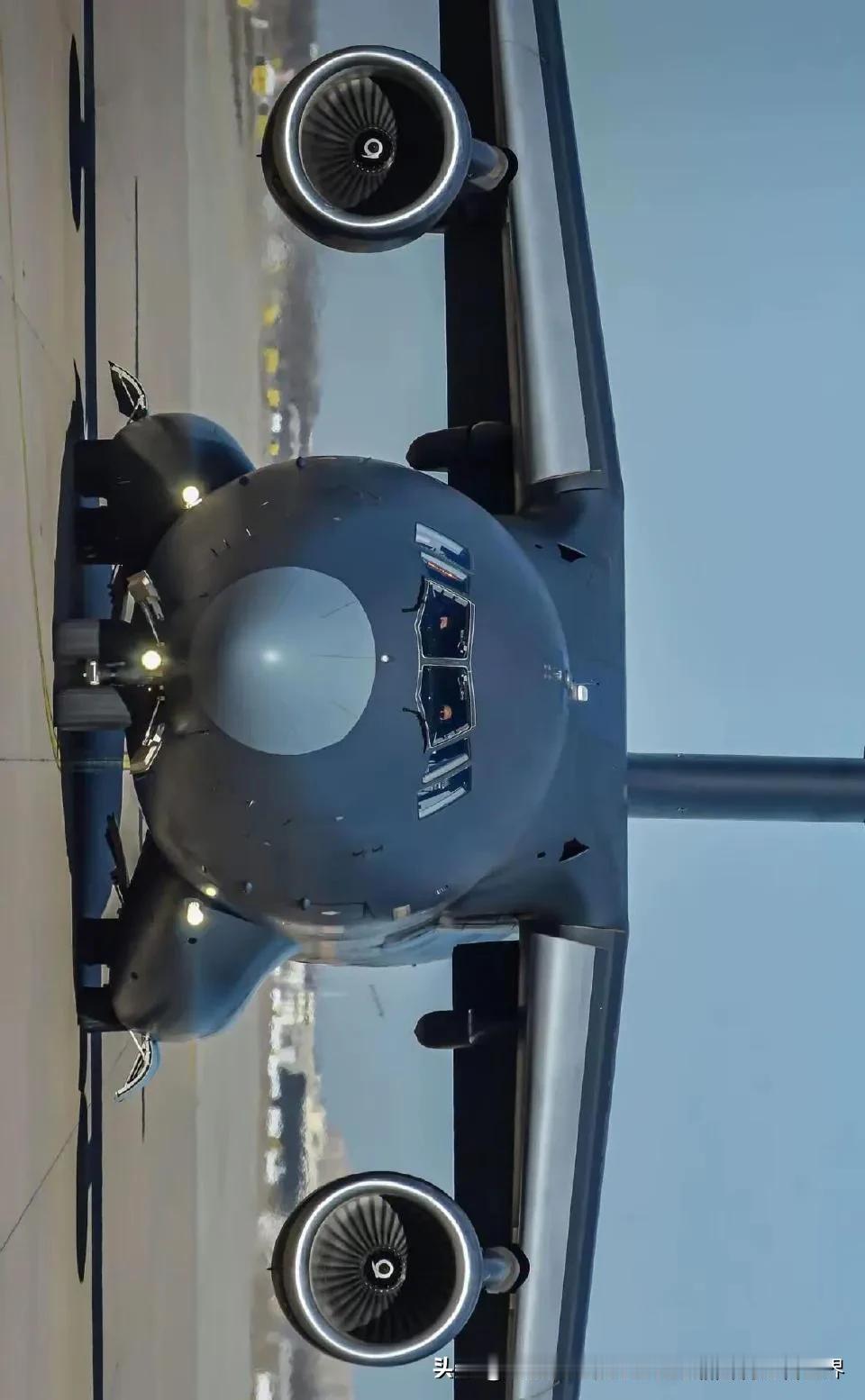 转发分享一组中国空军最新的换装国产新型涡扇发动机的运-20B军用喷气式运输机的精