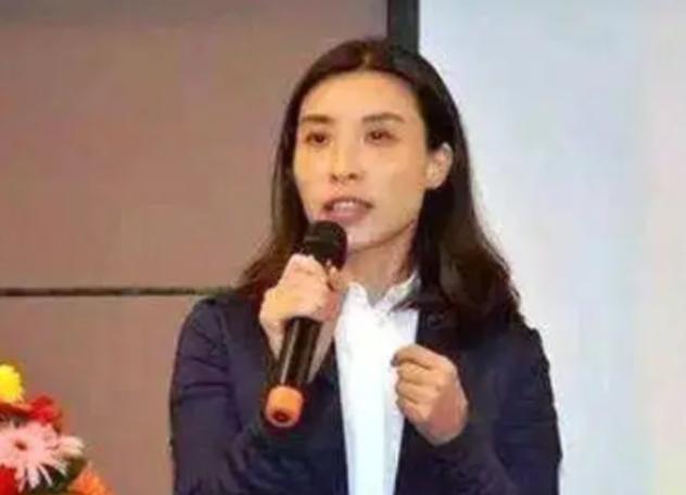 申通快递创始人聂腾飞在去宁波谈业务的路上出了车祸，人当场就没了，14年后，妻子和