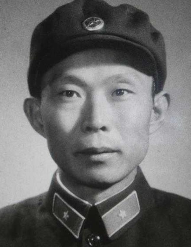 1976年深秋，胡炜像往常一样走进会议室，发现气氛全变了。
 
 
 
那些共事