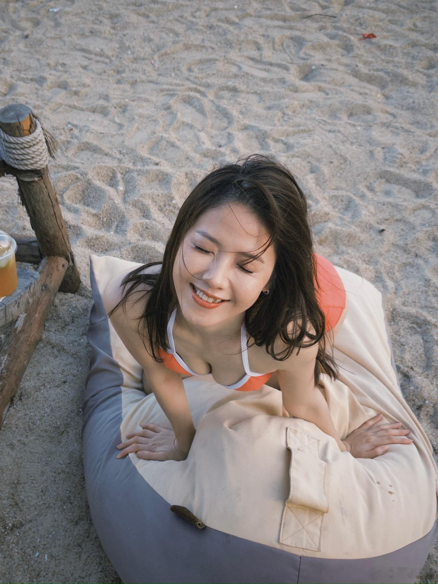 爱我就忘了地球上其他30亿女孩     Dazz📷 ​​​